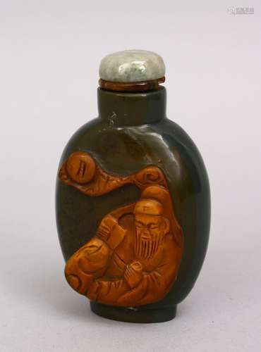 A GOOD 19TH / 20TH CENTURY CHINESE CARVED GLASS OVERLAID SNUFF BOTTLE, with a hardstone stopper