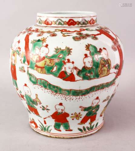 A GOOD 19TH CENTURY CHINESE FAMILLE VERTE PORCELAIN JAR OF BOYS, the body decorated with scenes of