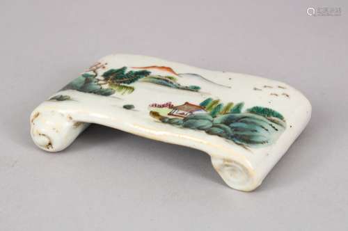 A CHINESE REPUBLIC STYLE FAMILLE ROSE PORCELAIN SCROLL TABLE, decorated with native landscape views,