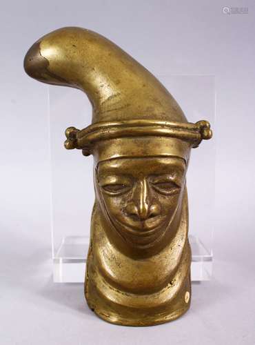 A BRONZE CASE MASK OF A FIGURE, with a mediative expression, with a wall hanging to verso. 21cm.