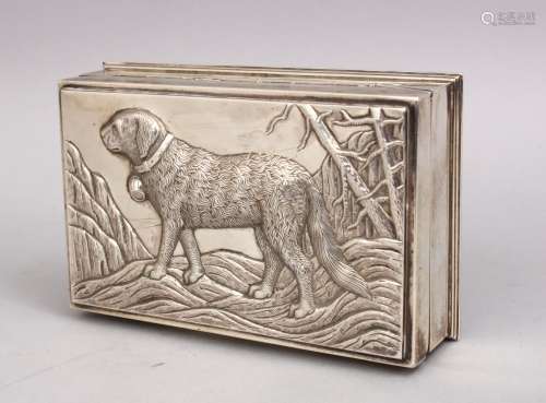 A GOOD 19TH CENTURY CHINESE SOLID SILVER LIDDED EUROPEAN DOG BOX, the box with a European subject