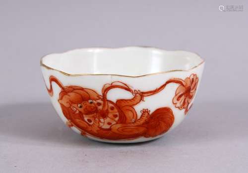 A 19TH / 20TH CENTURY CHINESE IRON RED PORCELAIN WINE CUP, decorated with lion dogs playing, the