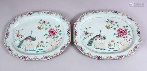 A PAIR OF 18TH CENTURY CHINESE FAMILLE ROSE PORCELAIN SERVING DISHES, each decorated with scenes