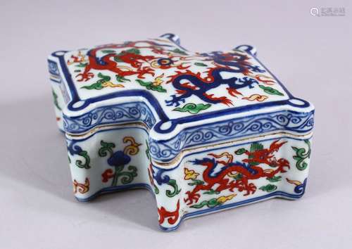 A CHINESE WUCAI DECORATED PORCELAIN DRAGON BOX, decorated with scenes of a dragons chasing the