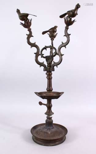A GOOD 18TH / 19TH CENTURY INDIAN MOGHUL BRONZE BIRD OIL LAMP, 62cm high x 31cm wide.