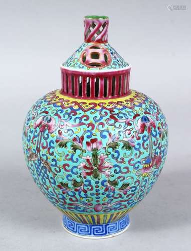 A GOOD CHINESE REPUBLICAN PERIOD FAMILLE ROSE PORCELAIN JAR / INCENSE BURNER & COVER, decorated with