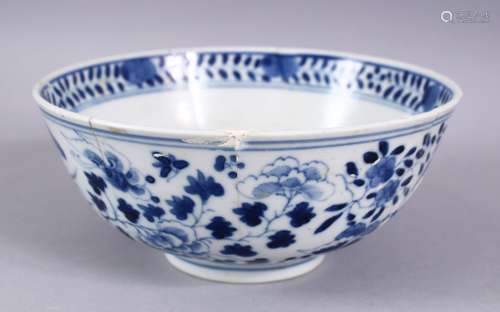 TWO 18TH / 19TH CENTURY CHINESE BLUE & WHITE PORCELAIN BOWLS, the larger with decoration depicting