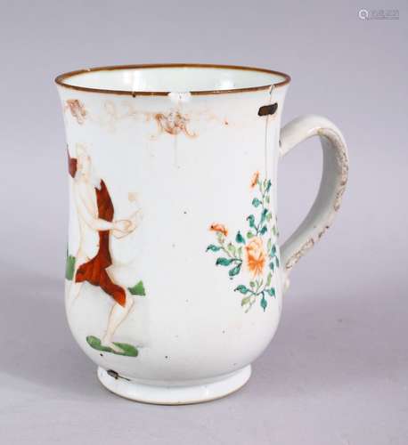 AN 18TH CENTURY CHINESE FAMILLE ROSE EUROPEAN DECORATED PORCELAIN TANKARD / JUG, decorated with