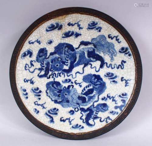 A CHINESE BLUE & WHITE CRACKLE GLAZED PORCELAIN LION DOG PLATE, decorated with two lion dogs amongst