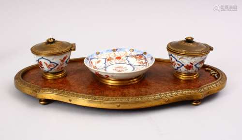 AN 18TH / 19TH CENTURY CHINESE IMARI PORCELAIN DISH AND CUPS - MOUNTED, the two cups and saucer dish