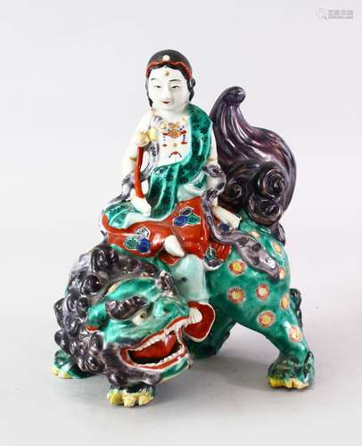 A GOOD 19TH CENTURY FAMILLE VERTE PORCELAIN FIGURE OF A GODDESS UPON LION DOG, the figure in a