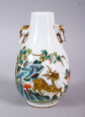 A CHINESE REPUBLIC STYLE FAMILLE ROSE TWIN HANDLE PORCELAIN VASE, decorated with a deer amongst a