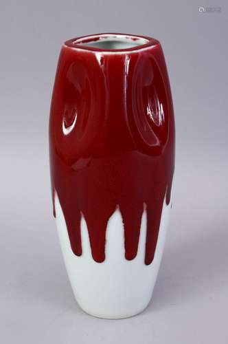 A GOOD JAPANESE 20TH CENTURY STUDIO / ART POTTERY PORCELAIN VASE, with a red lava type drip glaze,