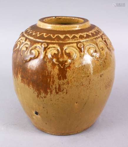 A CHINESE PROVINCIAL BROWN GLAZED MOULDED POTTERY VASE, with moulded ruyi style decoration, 16cm