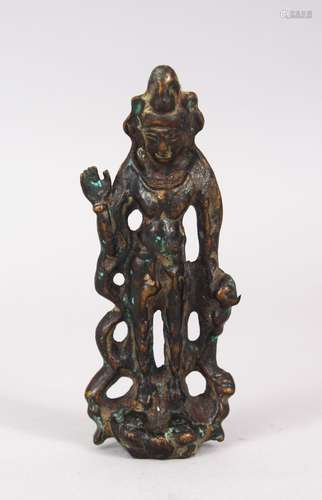 A GOOD CHINESE TIBETAN BRONZE FIGURE OF A GODDESS / BUDDHA, 11cm.