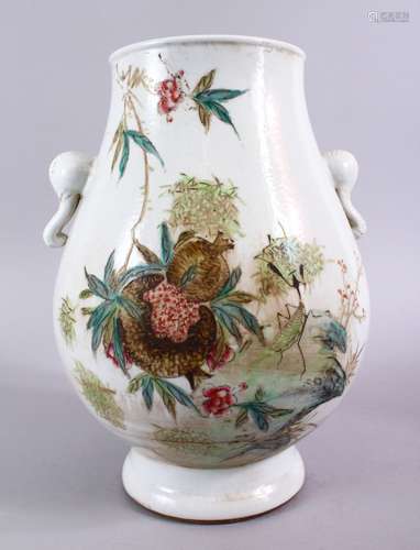 A GOOD CHINESE REPUBLIC STYLE FAMILLE VERTE PORCELAIN TWIN HANDLE VASE, decorated with insects and