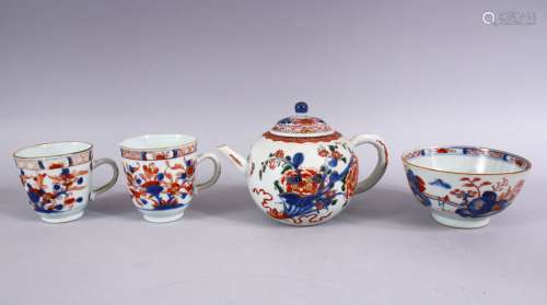 MIXED LOT OF 18TH / 19TH CENTURY CHINESE IMARI PORCELAIN, comprising one teapot, 11cm x 18cm wide.