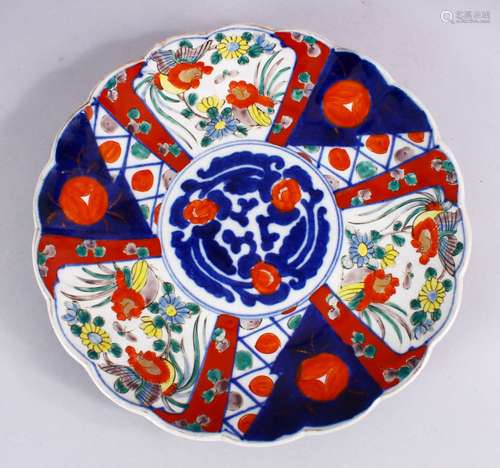 A JAPANESE LATER MEIJI PERIOD PORCELAIN IMARI PLATE, 30cm