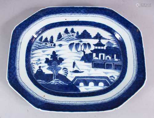 A CHINESE BLUE & WHITE PORCELAIN QIANLONG STYLE SERVING DISH, 39CM