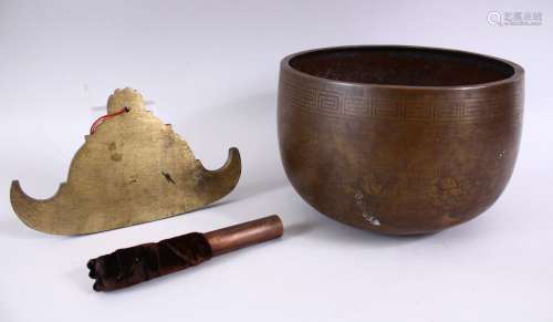 A 19TH CENTURY CHINESE OR TIBETAN BRASS ENGRAVED BELL WITH BEATER, the body engraved with birds