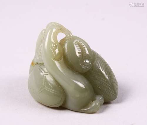 A GOOD CHINESE CARVED CELADON JADE GOOSE & TURTLE CARVING, 5.5cm