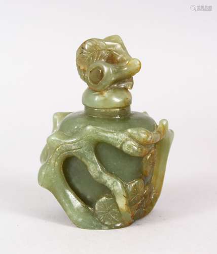 A 19TH / 20TH CENTURY CHINESE CARVED GREEN JADE SNUFF BOTTLE, carved with pine tree decoration,