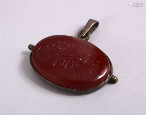 A GOOD ISLAMIC CARVED HARD STONE CALLIGRAPHIC SEAL PENDANT, the stone carved with calligraphy and