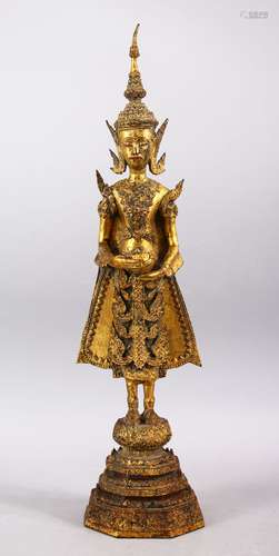 A GOOD 18TH CENTURY GILT BRONZE FIGURE OF BUDDHA / DEITY, in a standing position holding a bowl,