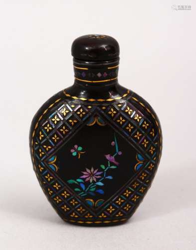 A GOOD 19TH / 20TH CENTURY CHINESE LACQUERED SNUFF BOTTLE, with finely carved abalone inlay, 5cm.