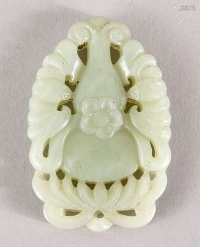 A GOOD 19TH / 20TH CENTURY CHINESE CARVED CELADON JADE PENDANT - DOUBLE GOURD, a double gourd sat