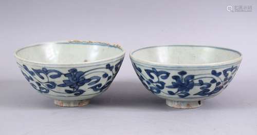 TWO CHINESE KANGXI PERIOD BLUE & WHITE PORCELAIN SHIPWRECK BOWLS - 14.5cm each