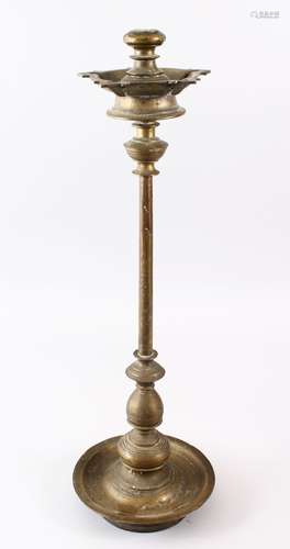 A LARGE 18TH CENTURY INDIAN BRONZE OIL LAMP, 59CM HIGH