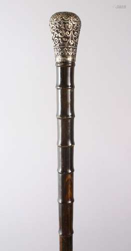 AN UNUSUAL 19TH CENTURY INDIAN SECTIONAL RHINO HORN WALKING STICK, WITH SILVER TOP, 85cm.