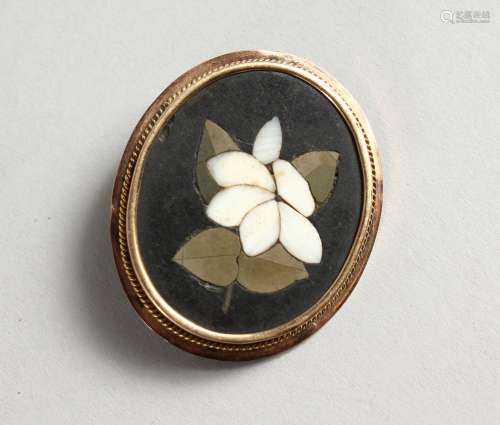 A GOLD OVAL BROOCH, with pietra dura inlaid panel.