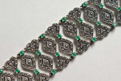 A WIDE SILVER AND MARCASITE BRACELET.