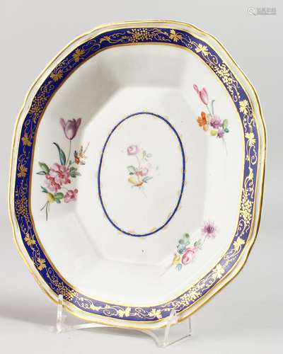 AN 18TH CENTURY DERBY DISH, with Smith's blue border painted with flowers, blue mark.