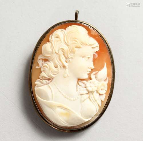 A CAMEO BROOCH. 2ins high.