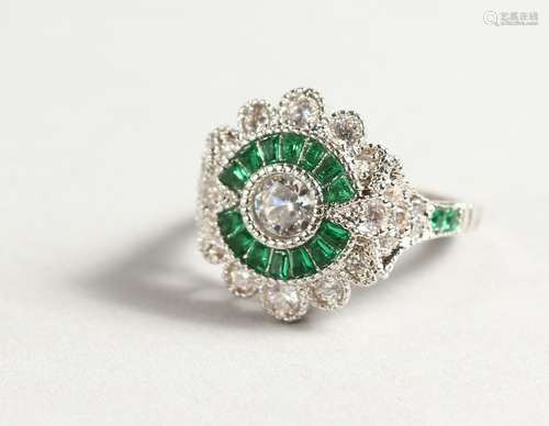 A SILVER FAUX EMERALD DECO STYLE RING.