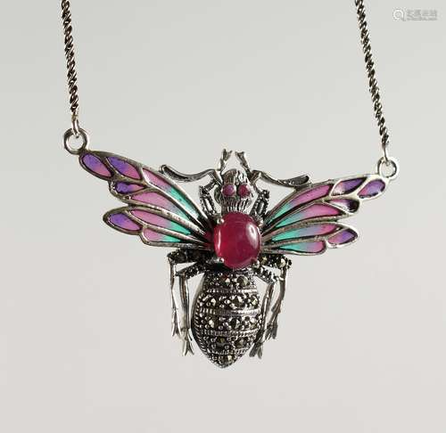 A SILVER NECKLACE, INSECT WITH PLIQUE WINGS