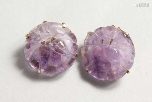 A PAIR OF 14CT GOLD AND AMETHYST EARRINGS.