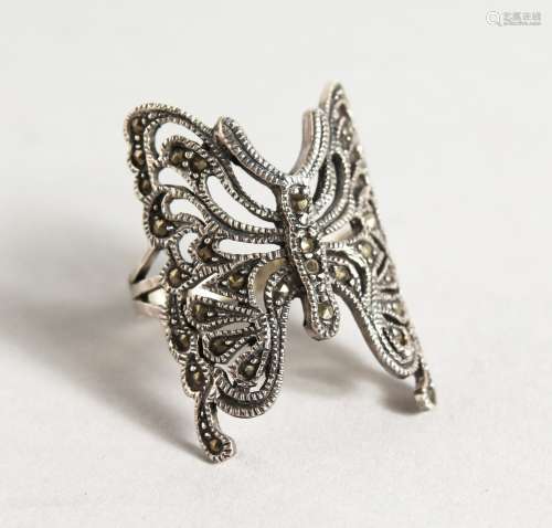 A SILVER AND MARCASITE BUTTERFLY RING.
