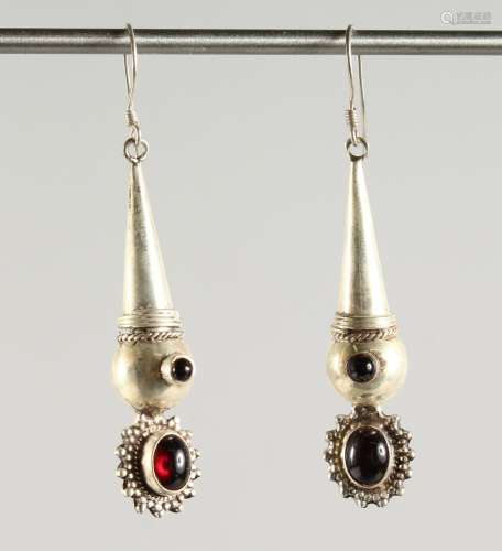 A PAIR OF SILVER AND GARNET EARRINGS.