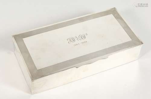 A HEAVY RECTANGULAR CIGARETTE BOX with cedarwood liner. 8.5ins long. London 1908.