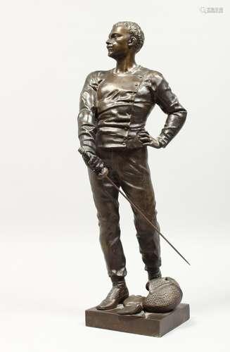 LUCA MADRASSI (1848-1919) ITALIAN THE FENCER. A GOOD BRONZE OF A MAN holding a foil, face guard