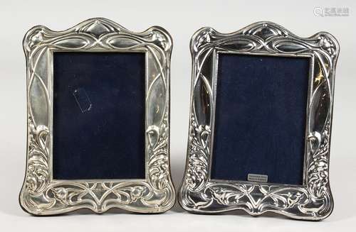 A PAIR OF ART NOUVEAU STYLE PHOTOGRAPH FRAMES. 8ins x 6.25ins.