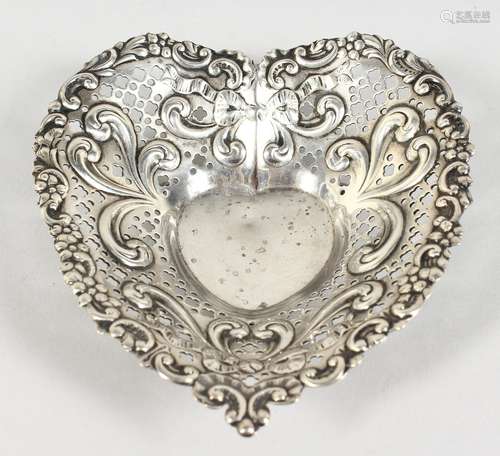 A STERLING SILVER HEART SHAPED PIERCED BONBON DISH. 4.5ins wide.