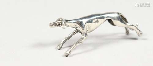 A SMALL SILVER MODEL OF A GREYHOUND. 1.5ins long.