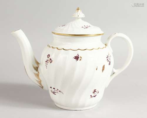 A LATE 18TH CENTURY WORCESTER FLIGHT PERIOD SWIRL MOULDED TEAPOT AND COVER with puce flowers.