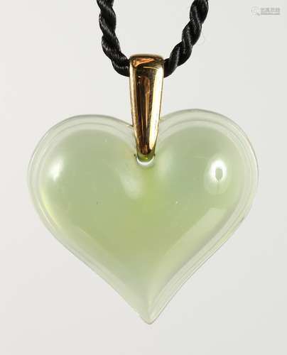 A GREEN LALIQUE HEART PENDANT.