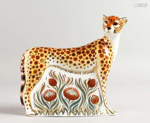 A ROYAL CROWN DERBY paperweight of the Cheetah, dated 2006, signature edition of 950.
